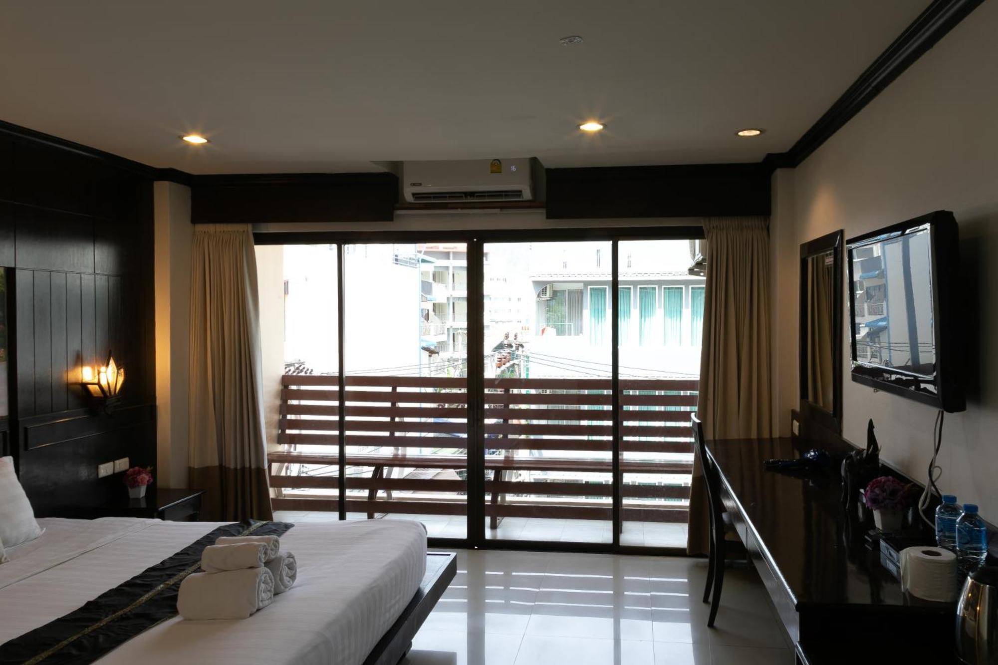 Best Venue Hotel Patong Экстерьер фото