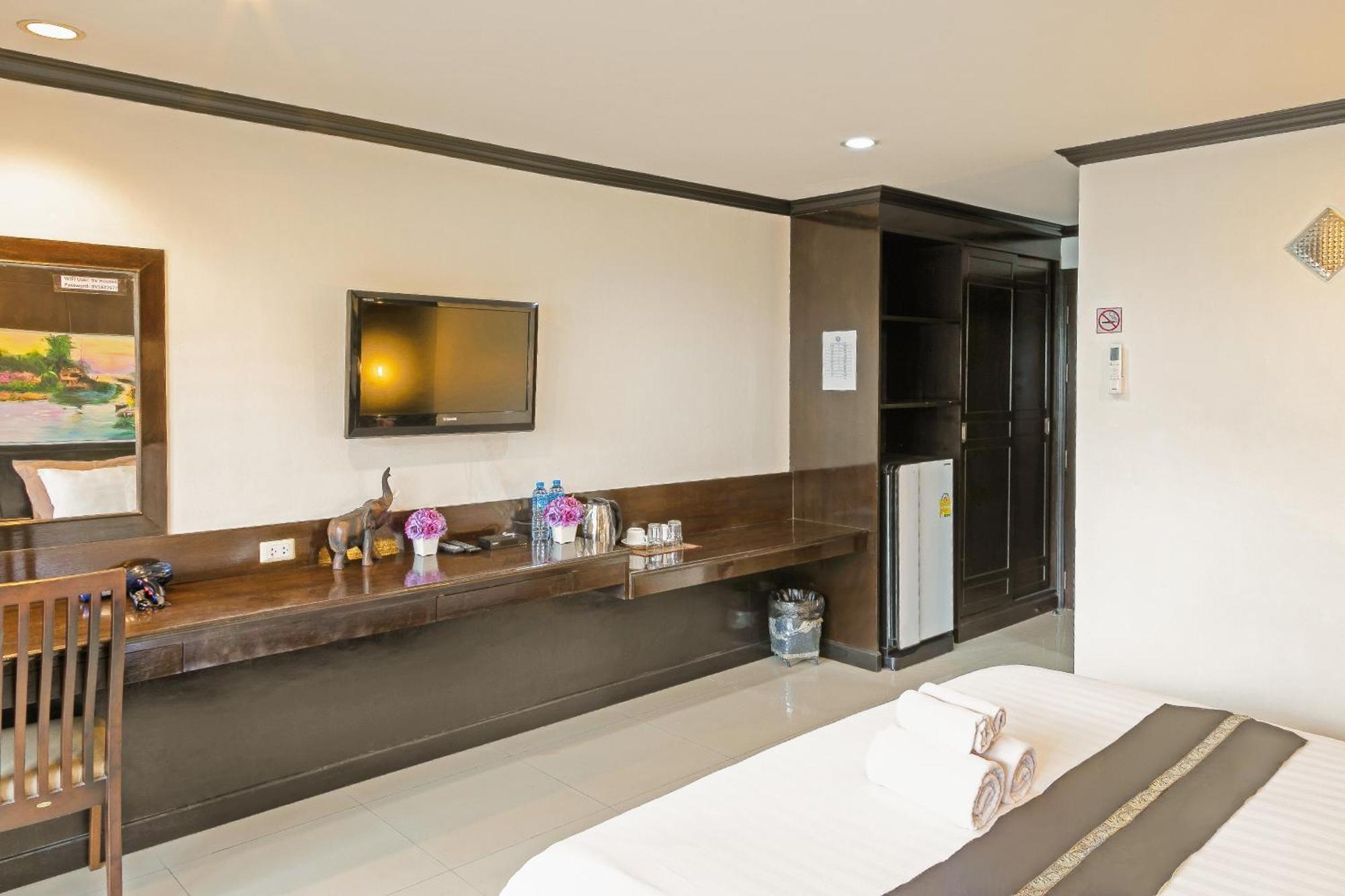 Best Venue Hotel Patong Экстерьер фото