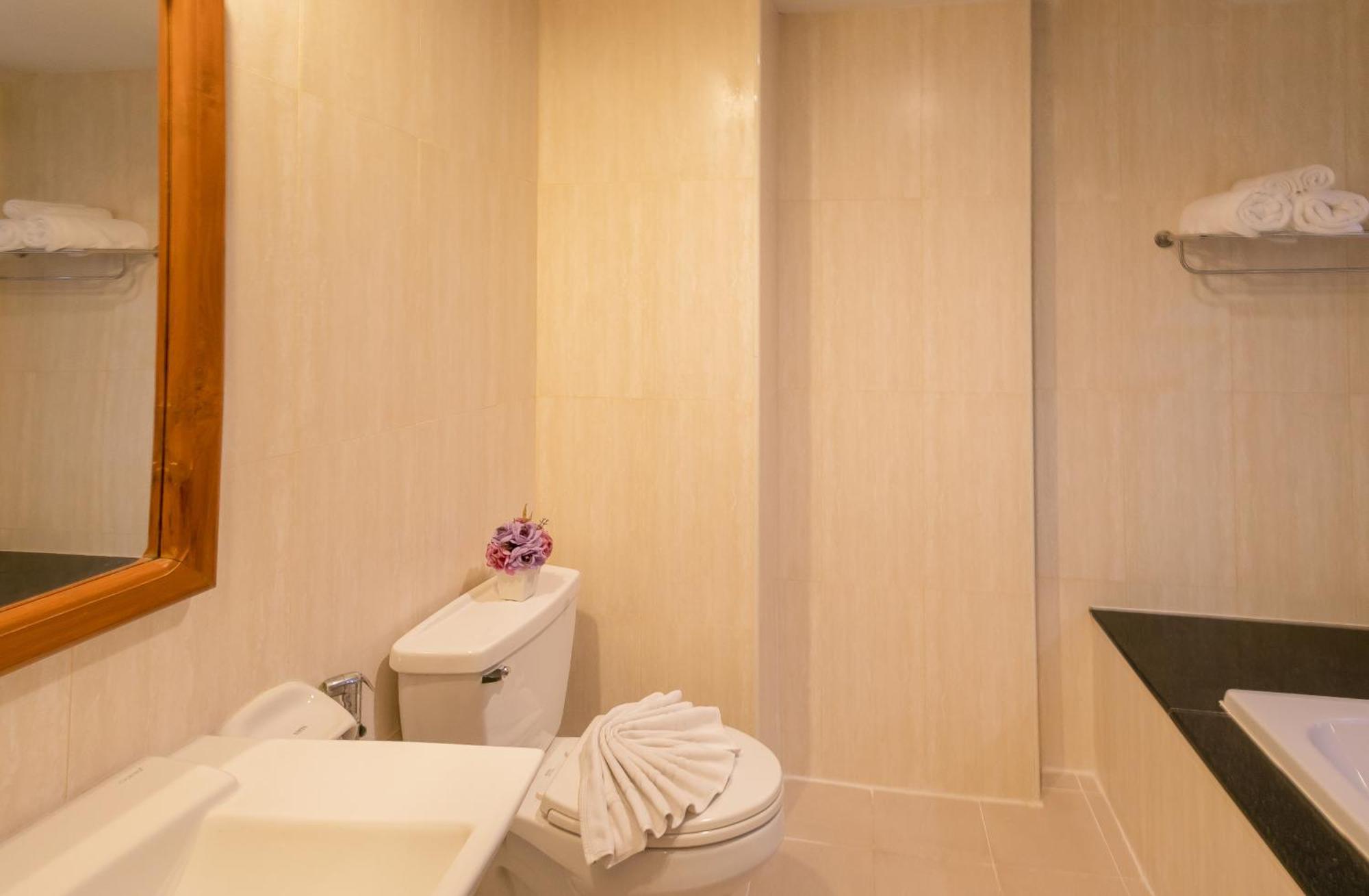 Best Venue Hotel Patong Экстерьер фото