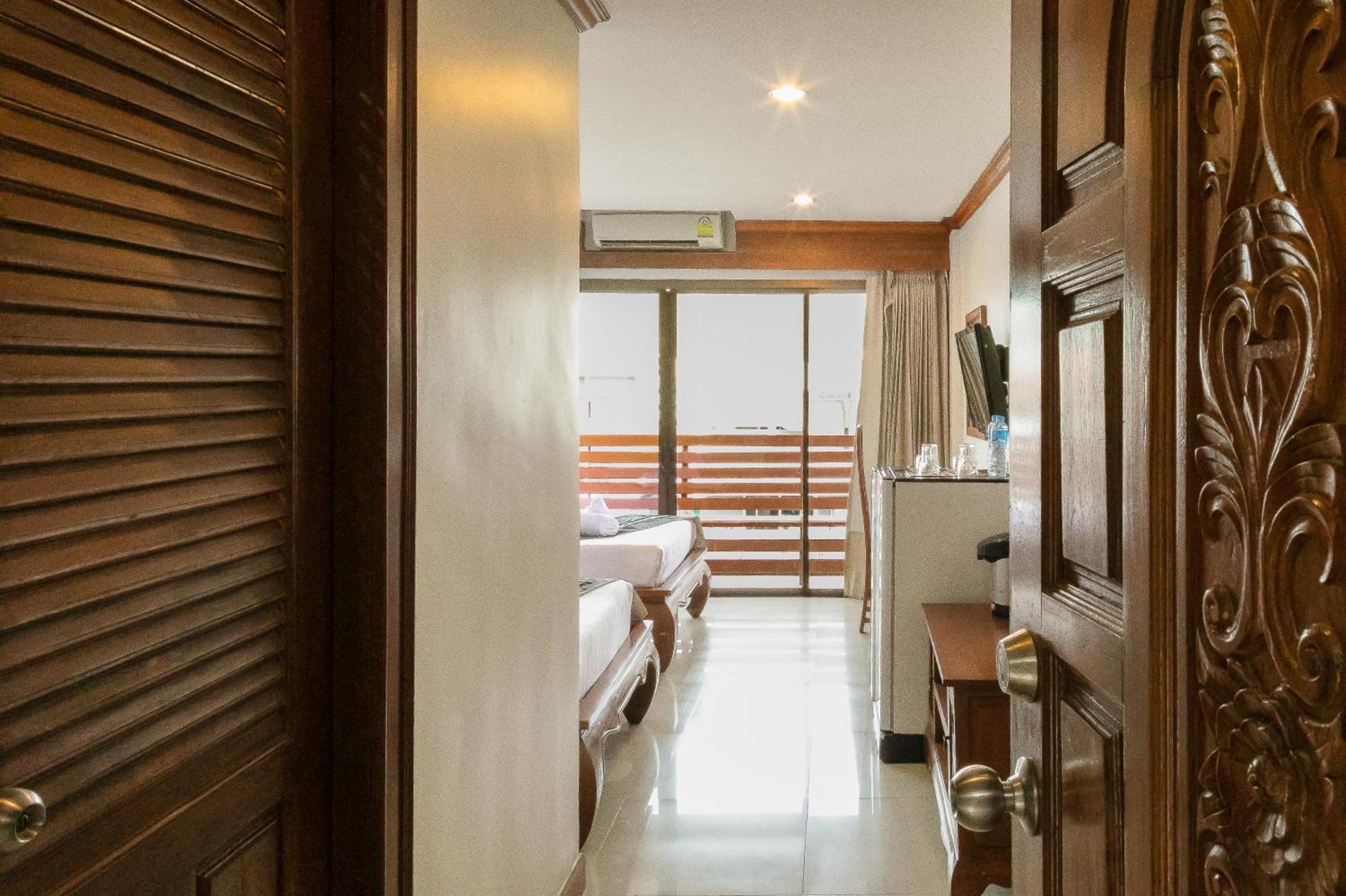 Best Venue Hotel Patong Экстерьер фото